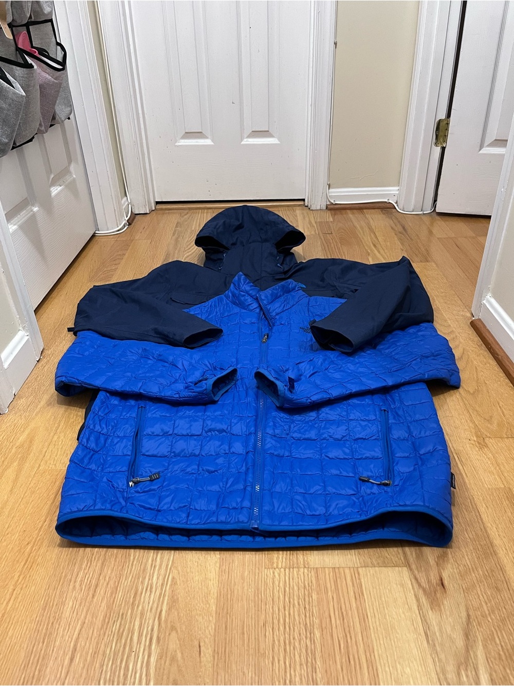 Northface Tri-Climate
Hy-Vent/Thermoball
Waterproof
Hooded Jacket
Size XL Men